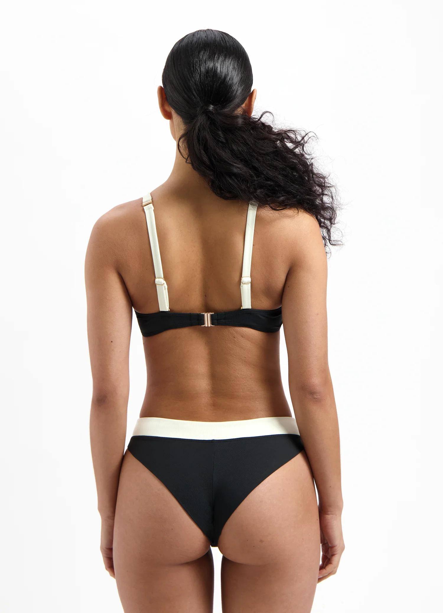 Vanilla and Black shaping bikinitop - Image 3